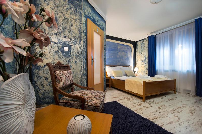 Deluxe Double Room image 4