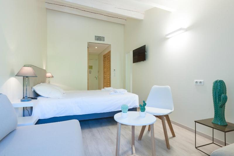 Superior Double Room image 3