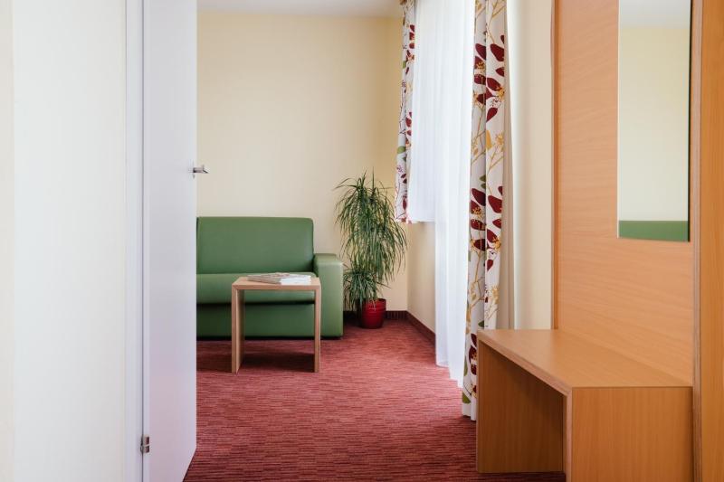 Superior Family Room image 3