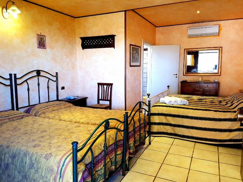 Classic Quadruple Room image 4