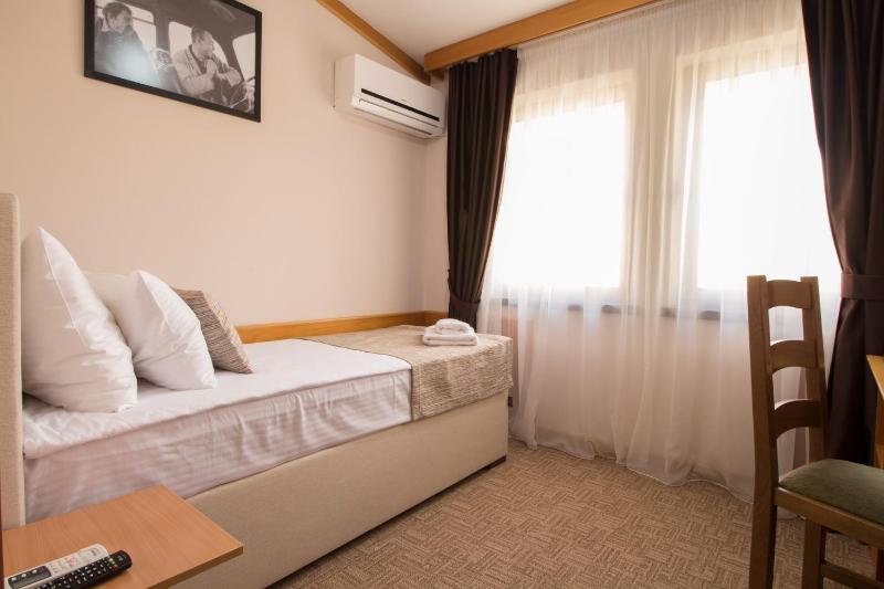 Standard Single Room image 3