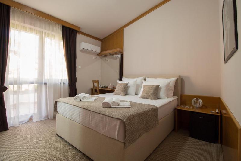 Standard Double Room image 3