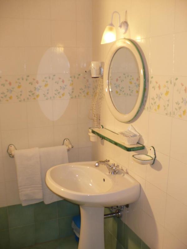 Single Room image 2