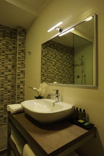 Standard Double Room image 3