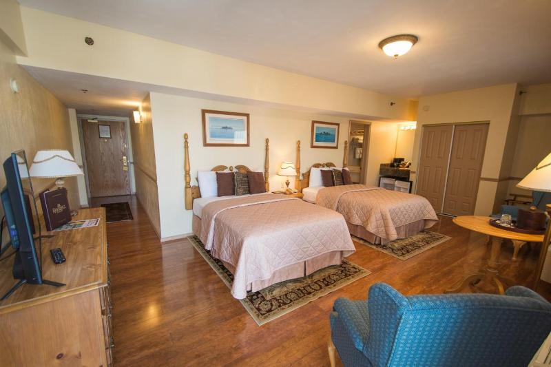 Double Room with Balcony image 2