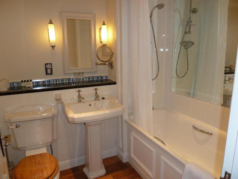 Standard Double Room image 2