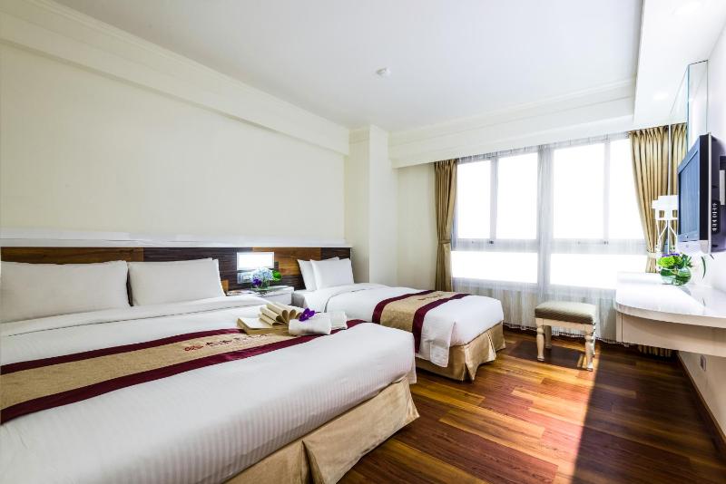 Ever Luck Hotel - image 9