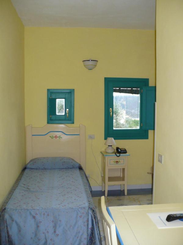 Single Room image 3