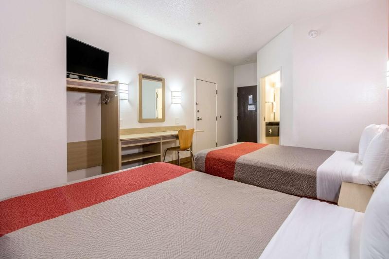 Quadruple Room - Non-Smoking image 3