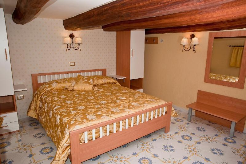 Economy Double Room - Attic image 4