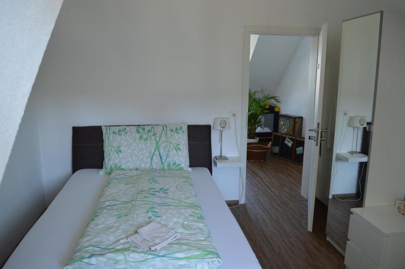 Single Room with Shared Bathroom image 3