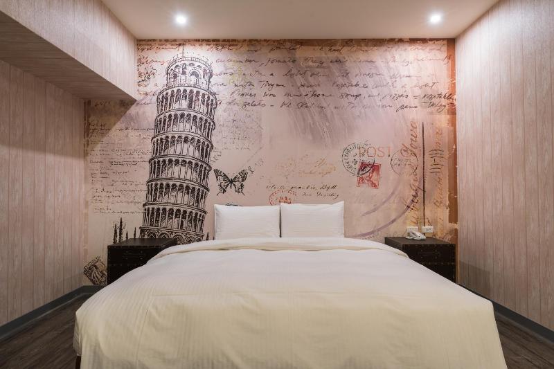 Skyone Hotel - image 2