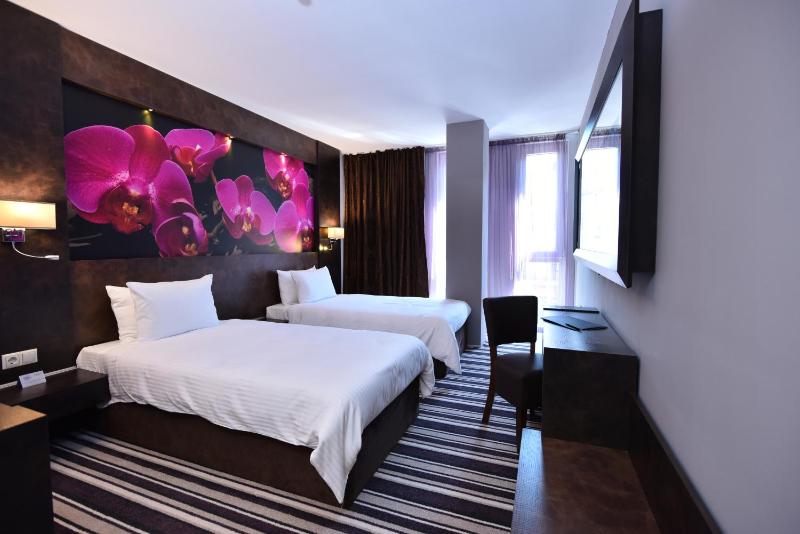 Standard Double Room image 2