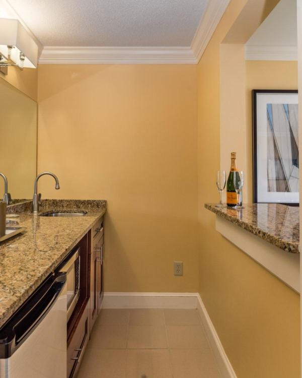 Junior Suite with Balcony image 2