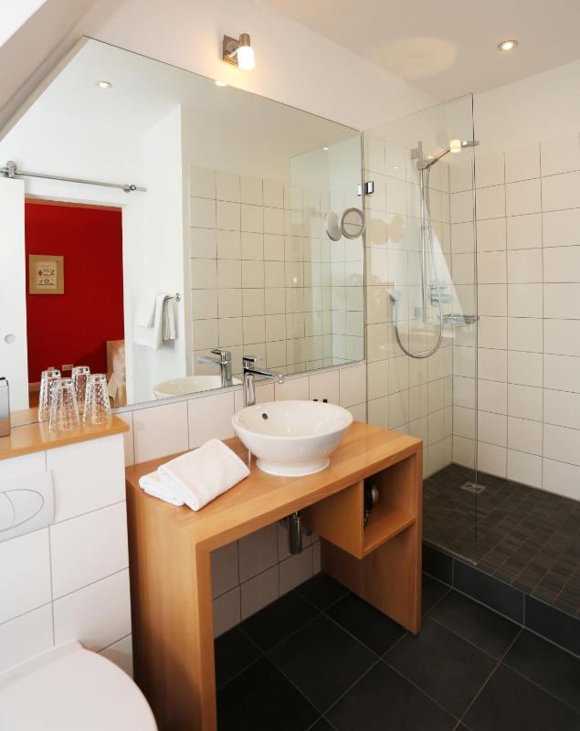 Double Room image 3