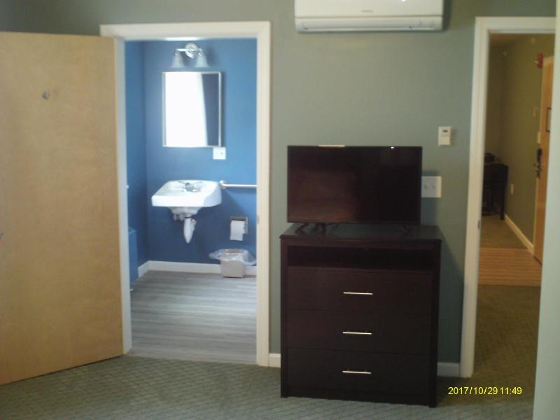 One-Bedroom Apartment image 2