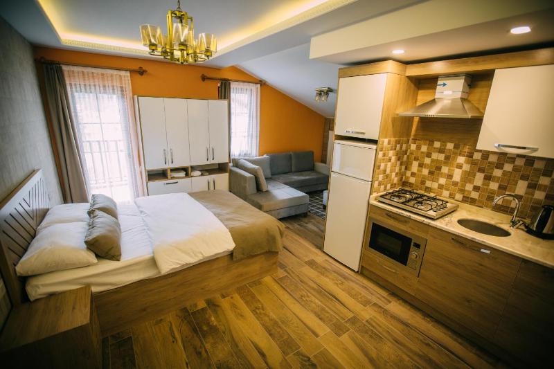 Deluxe King Studio with Balcony image 2