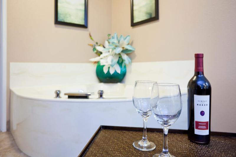 King Suite with Spa Bath image 2