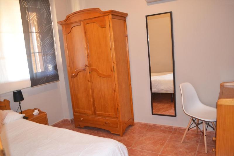 Single Room image 4