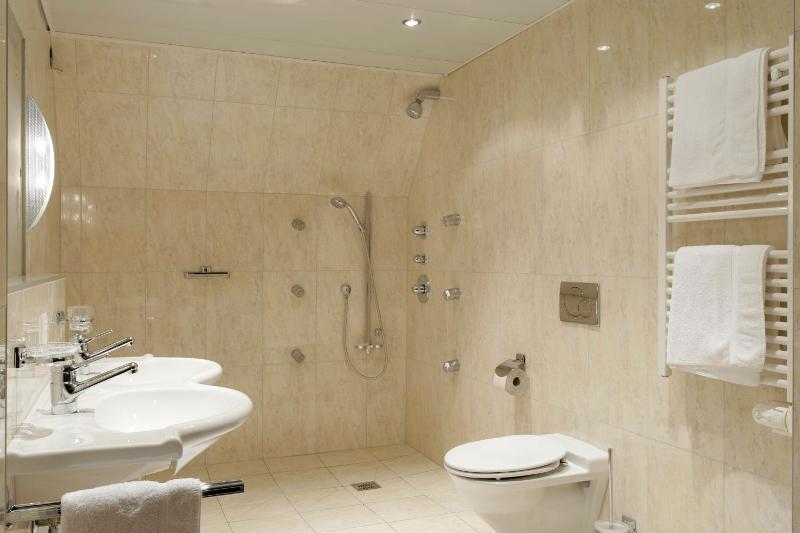 Junior Suite image 2