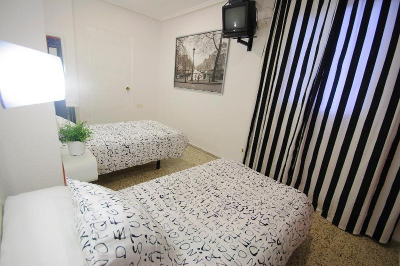 Double or Twin Room image 3