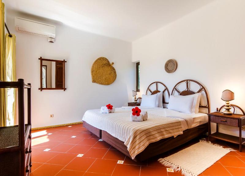 Five-Bedroom Villa with Sea View image 2