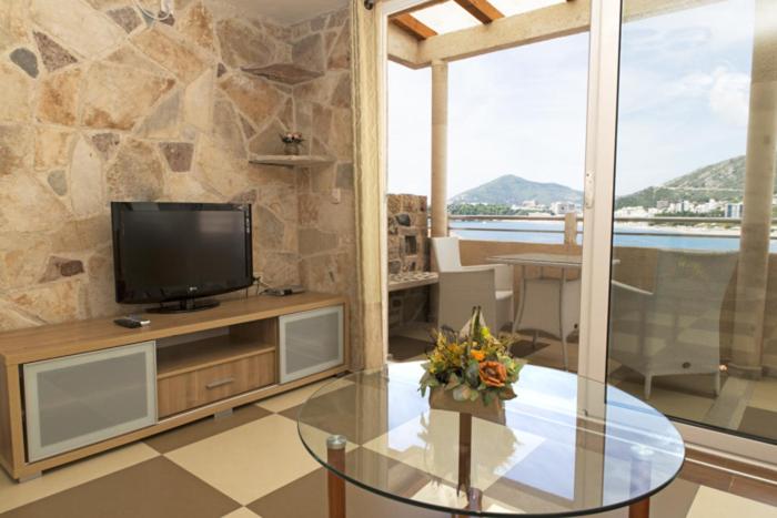 Apartment with Sea View image 2