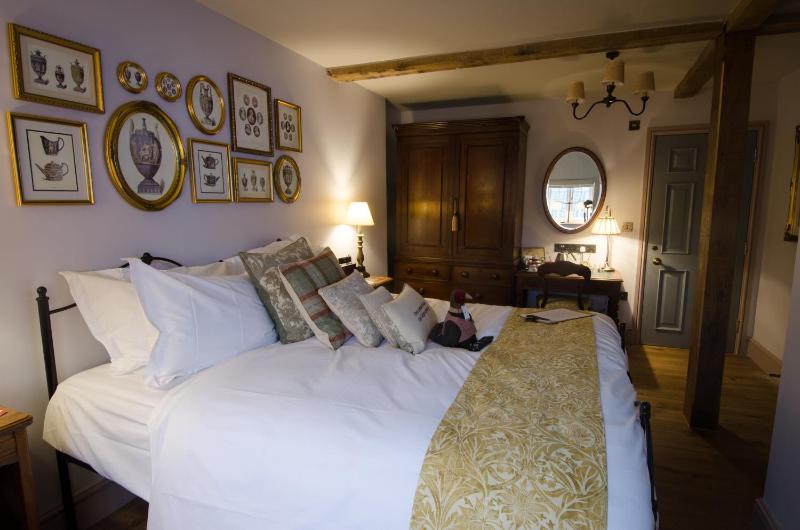 Deluxe Double or Twin Room image 2