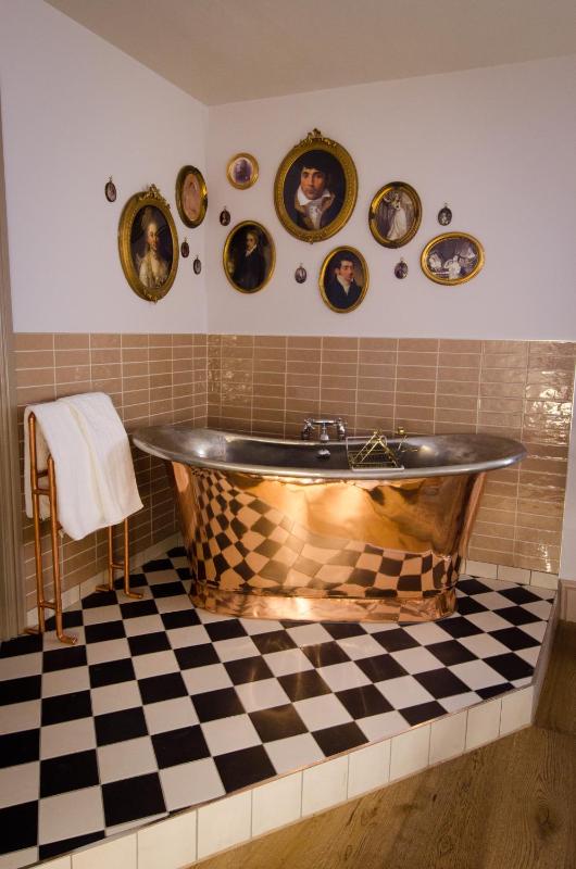 Large Double Room image 4