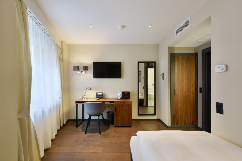 Superior Single Room image 3