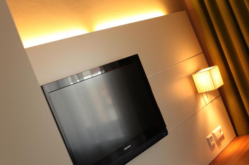 Family Room image 3