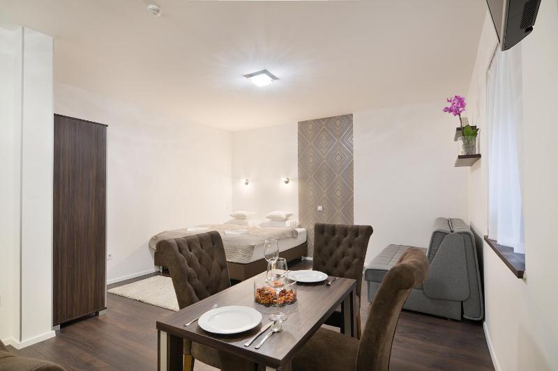 Paulay Downtown Apartments - image 1
