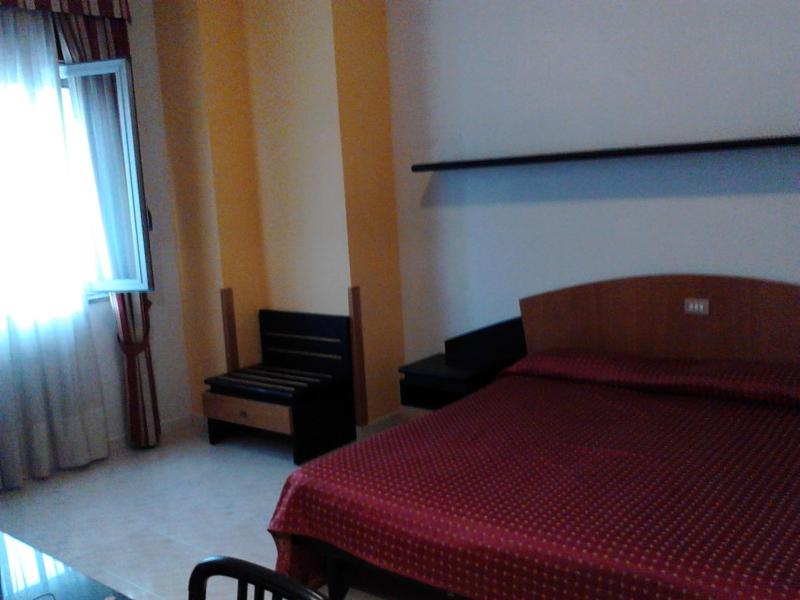 Double or Twin Room image 4