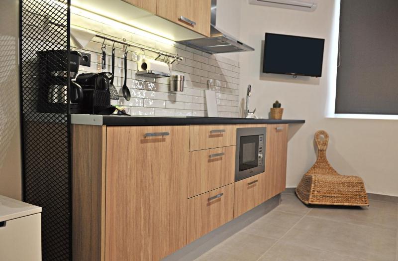 Deluxe Studio image 3