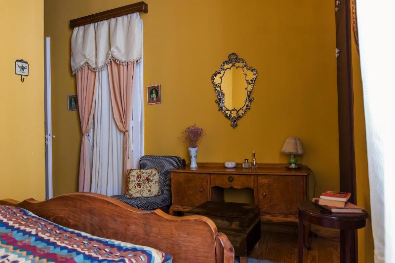 Standard Double Room with Shared Bathroom image 2