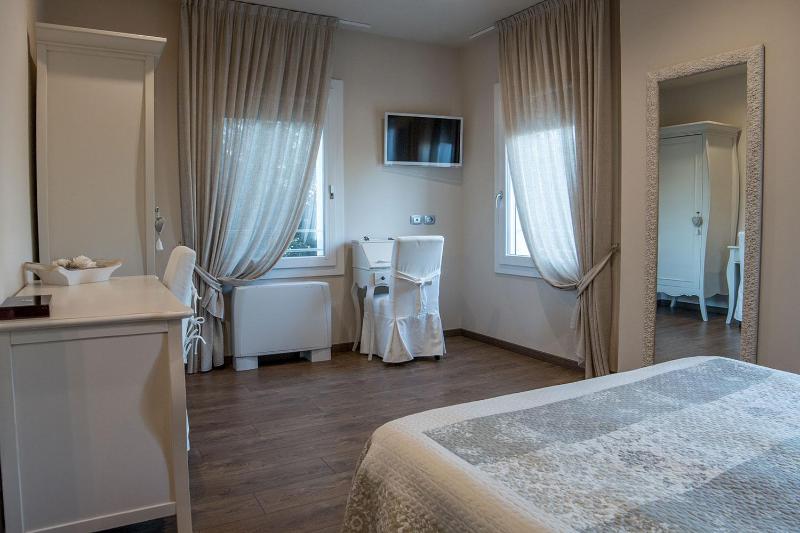 Deluxe Room image 1