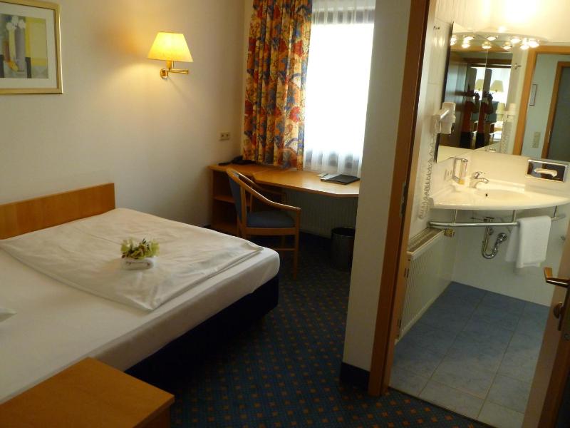 Small Double Room with French Bed image 2