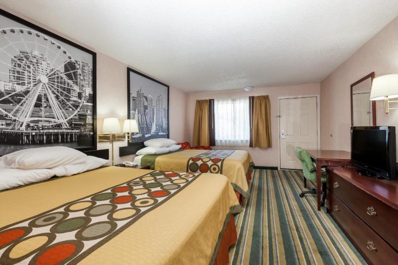 Triple Studio Suite -  Non-Smoking image 4