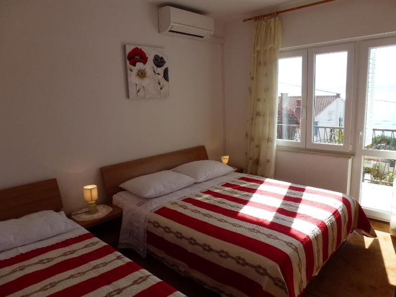 Seaview Family Apartment with Grand Terrace - image 5