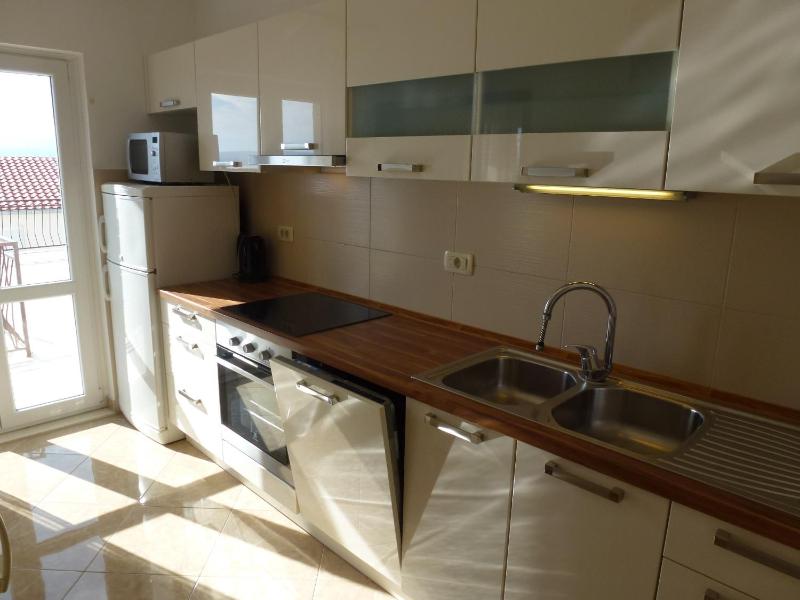 Seaview Family Apartment with Grand Terrace - image 9