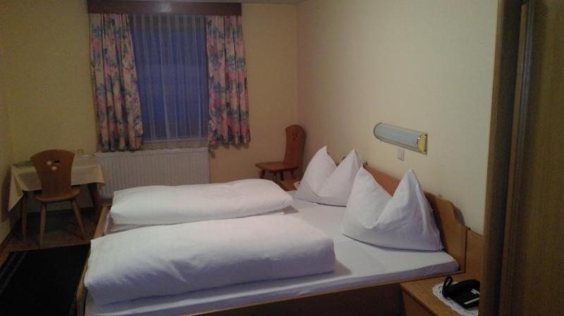 Standard Double Room image 2