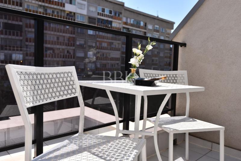 Double Room with Balcony image 4