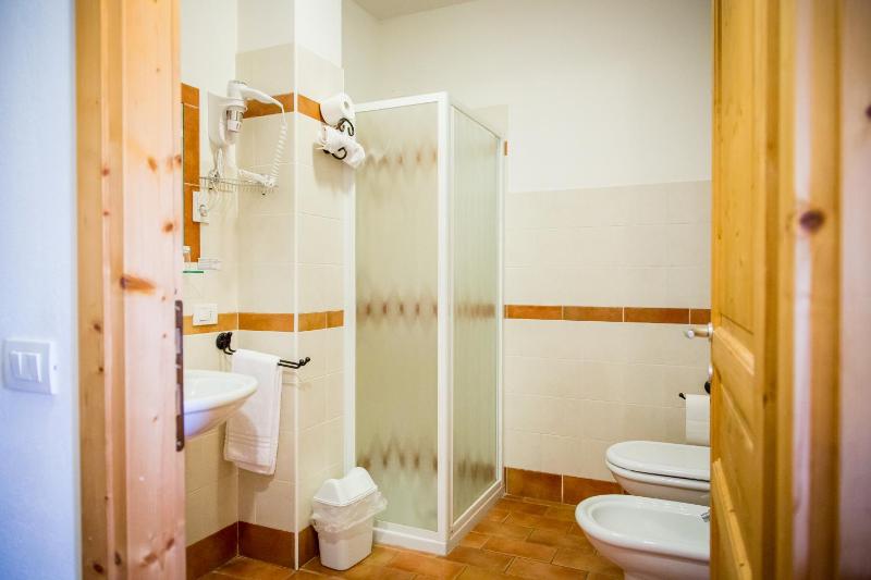 Quadruple Room image 4