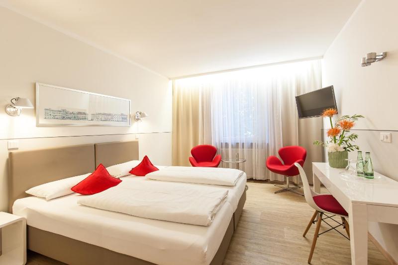 Large Double Room image 3