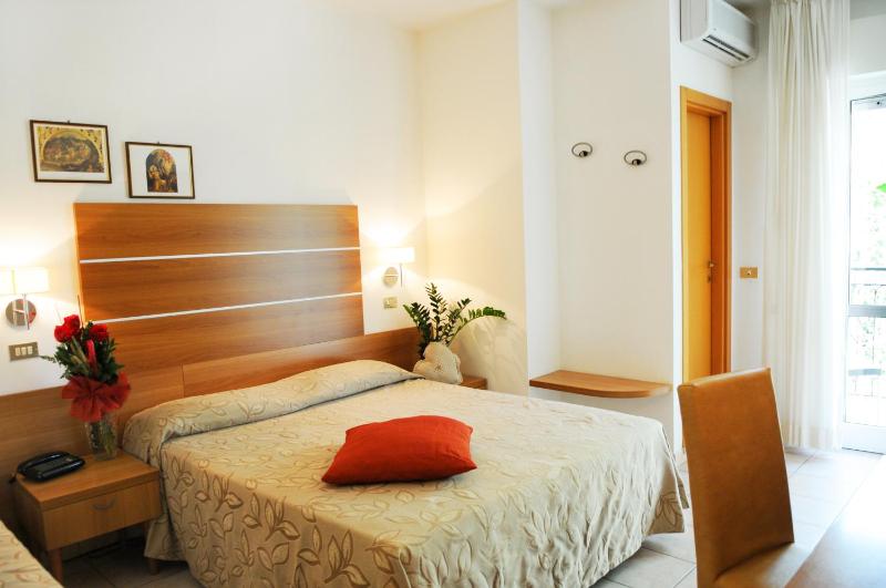 Double Room image 2