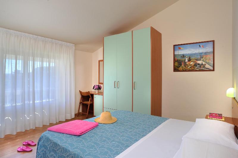 Family Room with Sea View image 3
