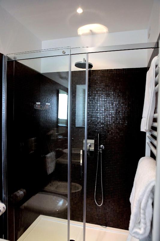 Double Room image 3