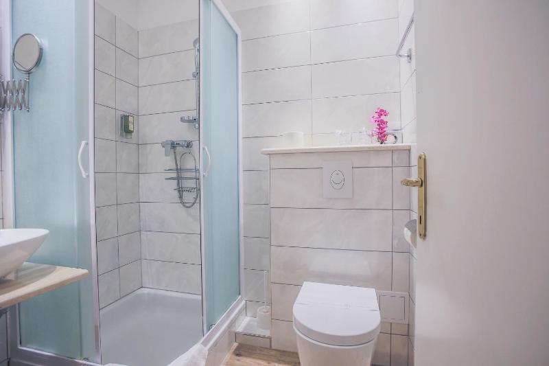 Superior Double or Twin Room with Balcony and Garden View image 4