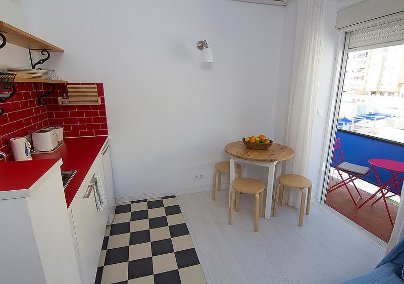 Studio with Balcony image 4