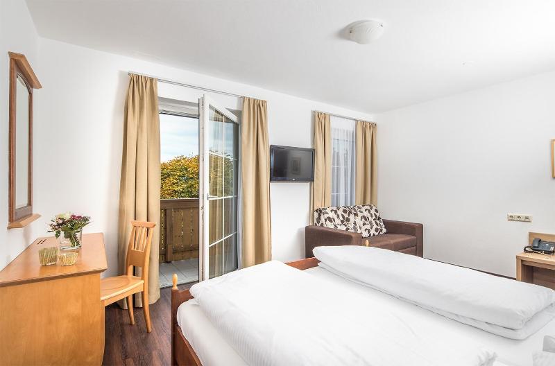 Standard Triple Room image 1